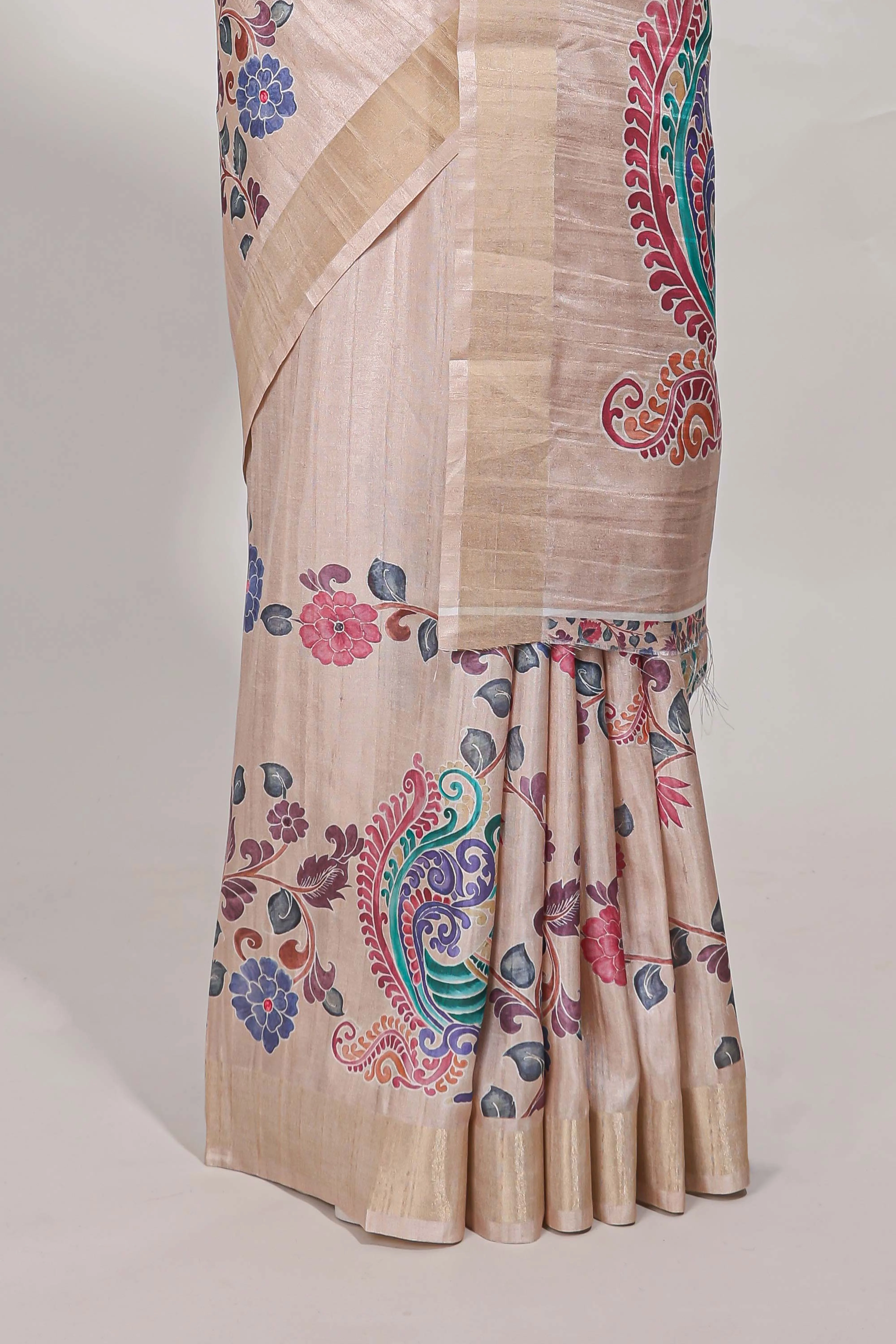 Sandle colour semi tussar saree with floral printed border and floral printed self blouse - Image 4
