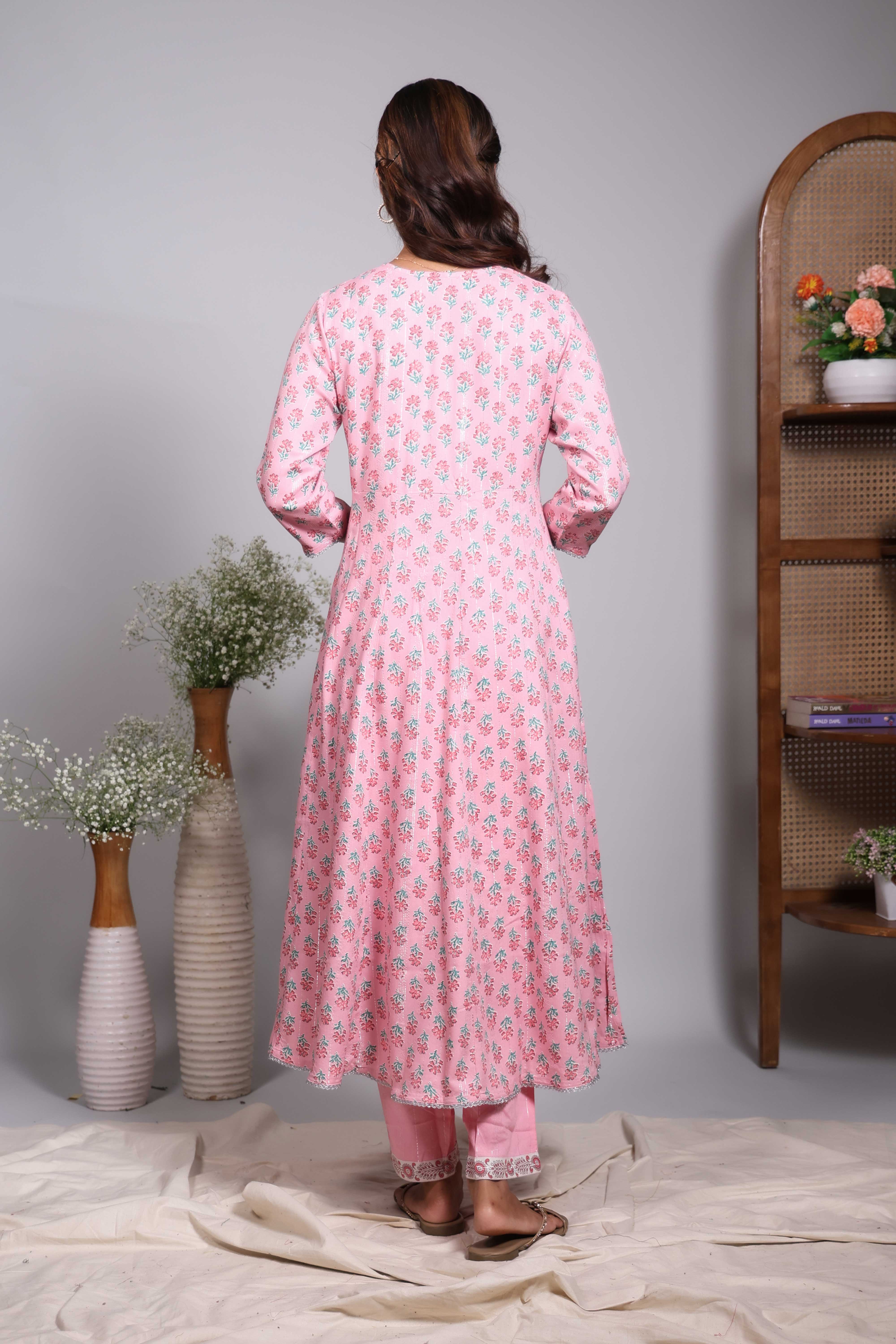 Baby pink floral design V neck salwar set with 3/4th sleeve, self bottom and matching dupatta - Image 5