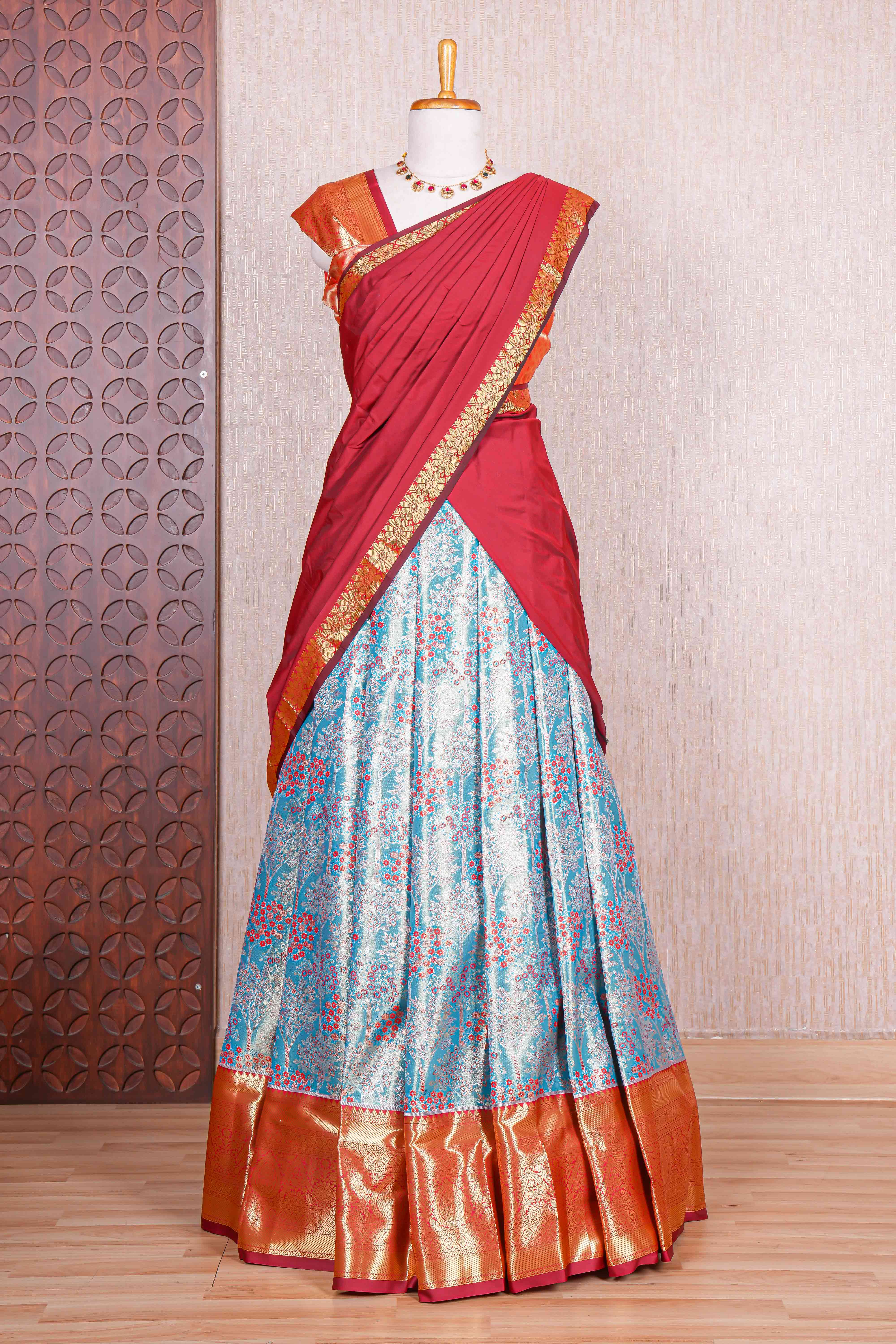 Blue jacquard floral zari design half saree with contrast zari border and dhavani - Image 2