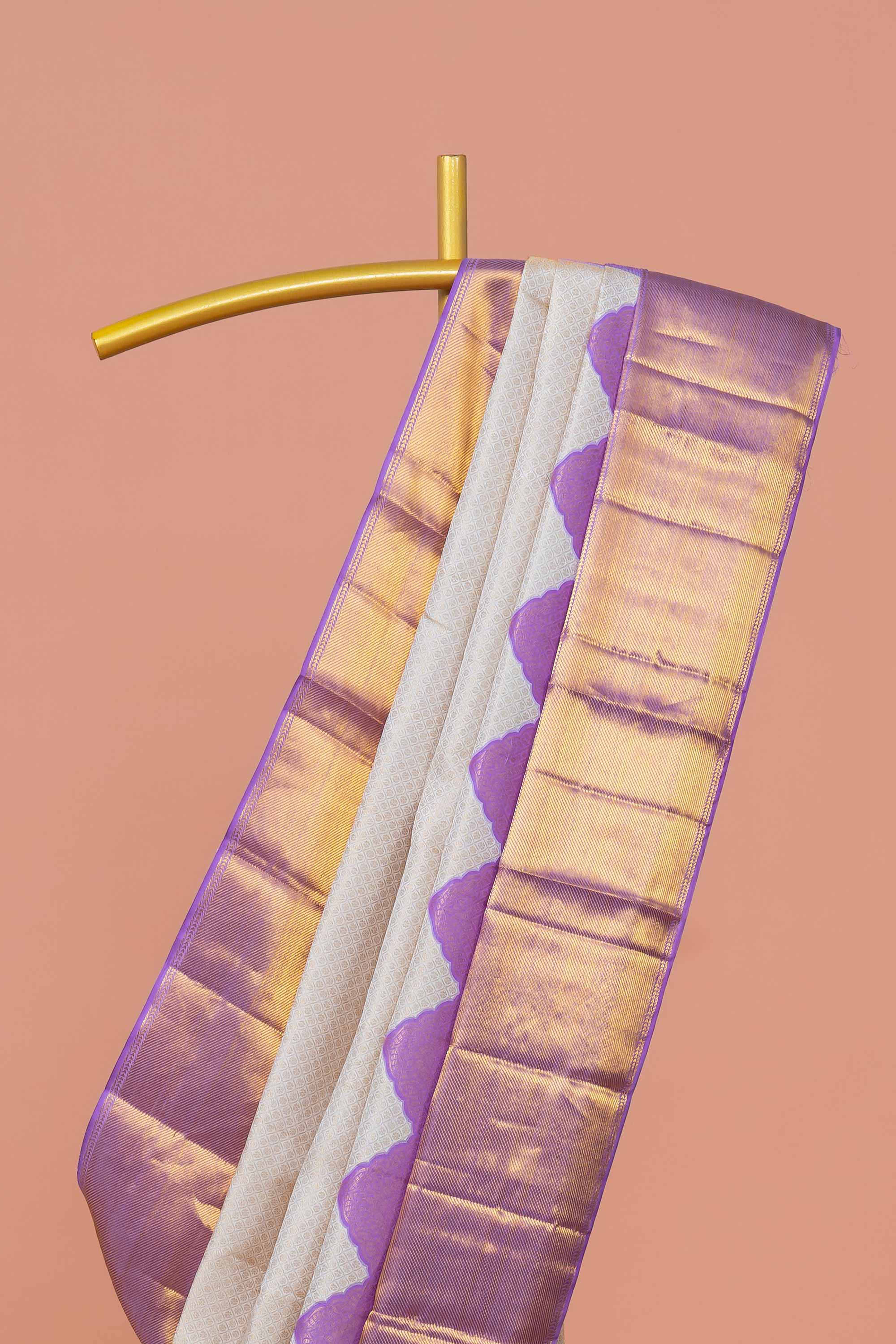 Sandal Swayamvara Pattu Jacquard Work With Zari Woven Border - Image 2