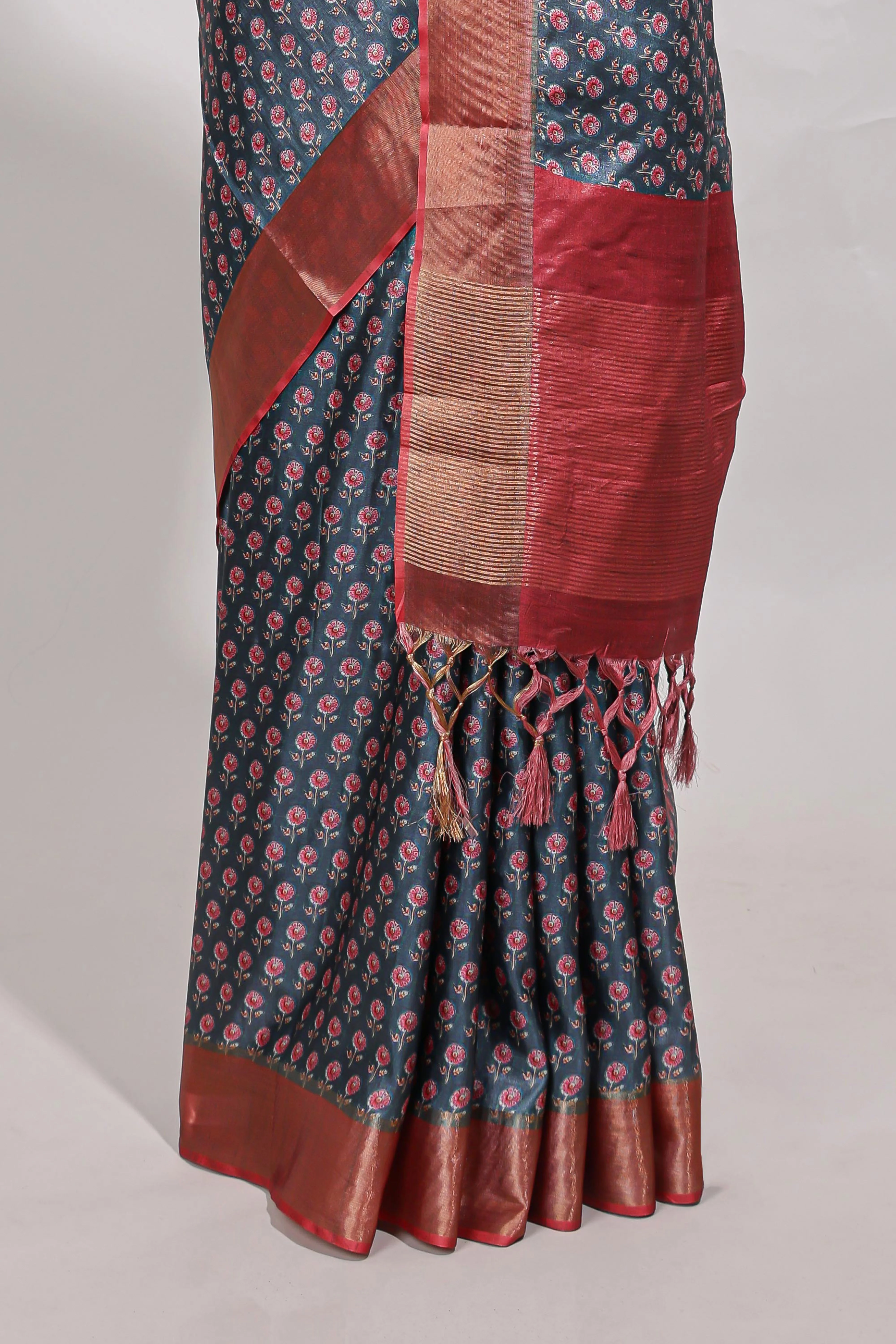 Steal blue dola silk saree with contrast coper gold zari border and contrast blouse - Image 4