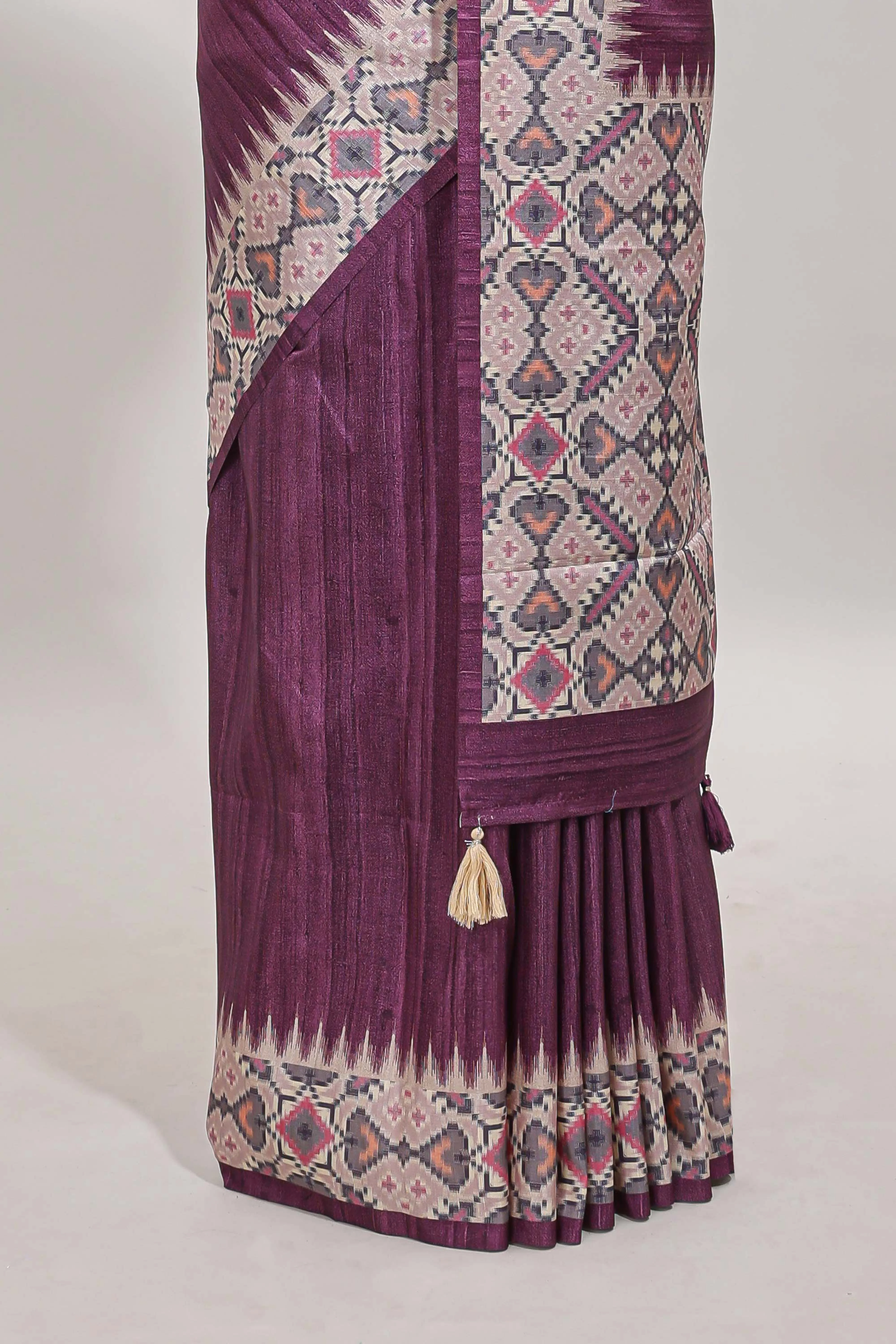 Tussar Silk Saree with a textured violet body geometric woven border and a designer pallu with tassel along with blouse - Image 4