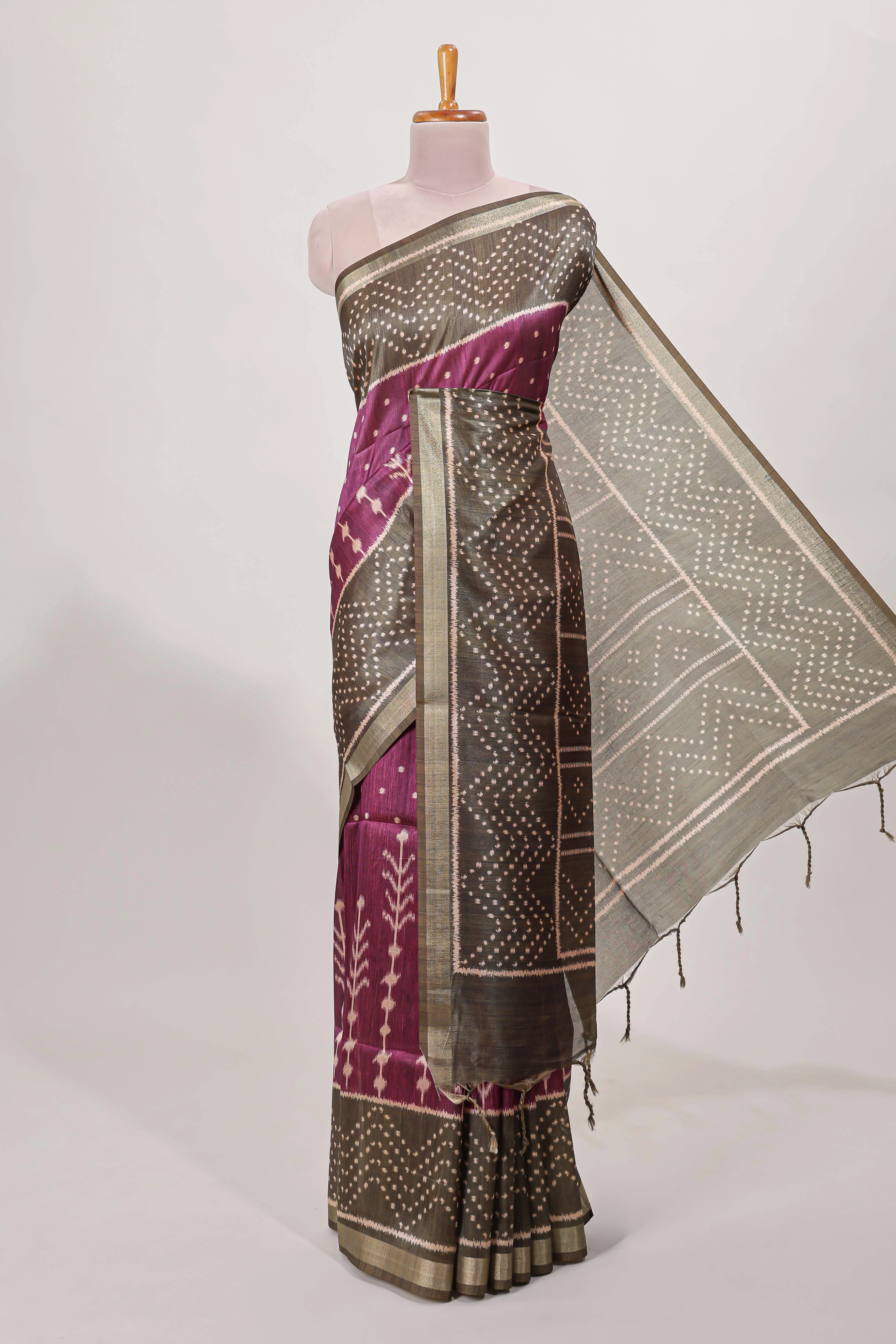 Violet tussar saree body ikkat print with contrast small zari border , bandhani print pallu and ikkat contrast blouse - Image 2