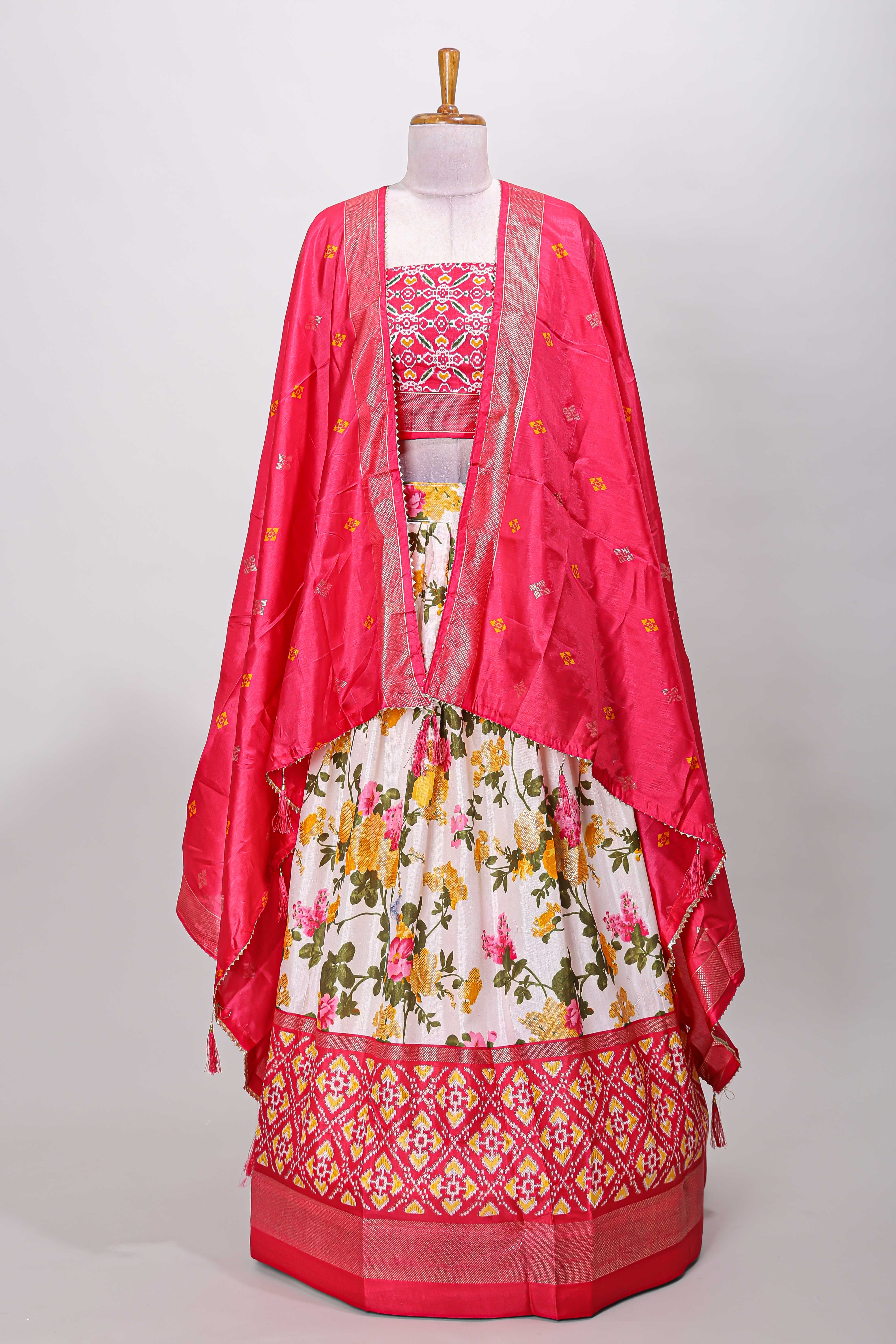 White dola silk floral lehenga with pink pochampalli border and floral butta dhavani - Image 2