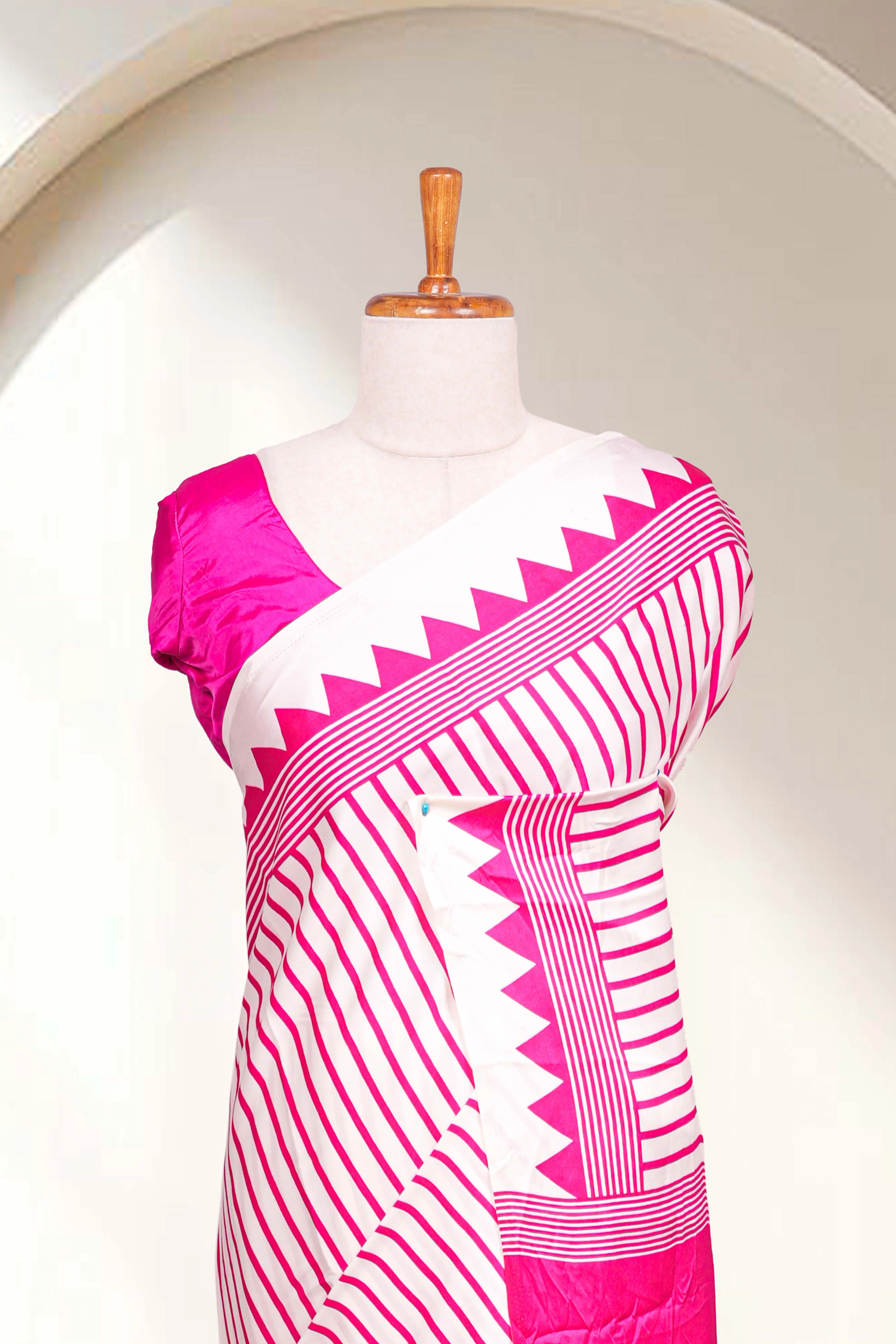 White Modal Silk Saree Lightweight Contrast Vertical Line Printed With Temple Border Circle Butta Design Pallu - Image 3