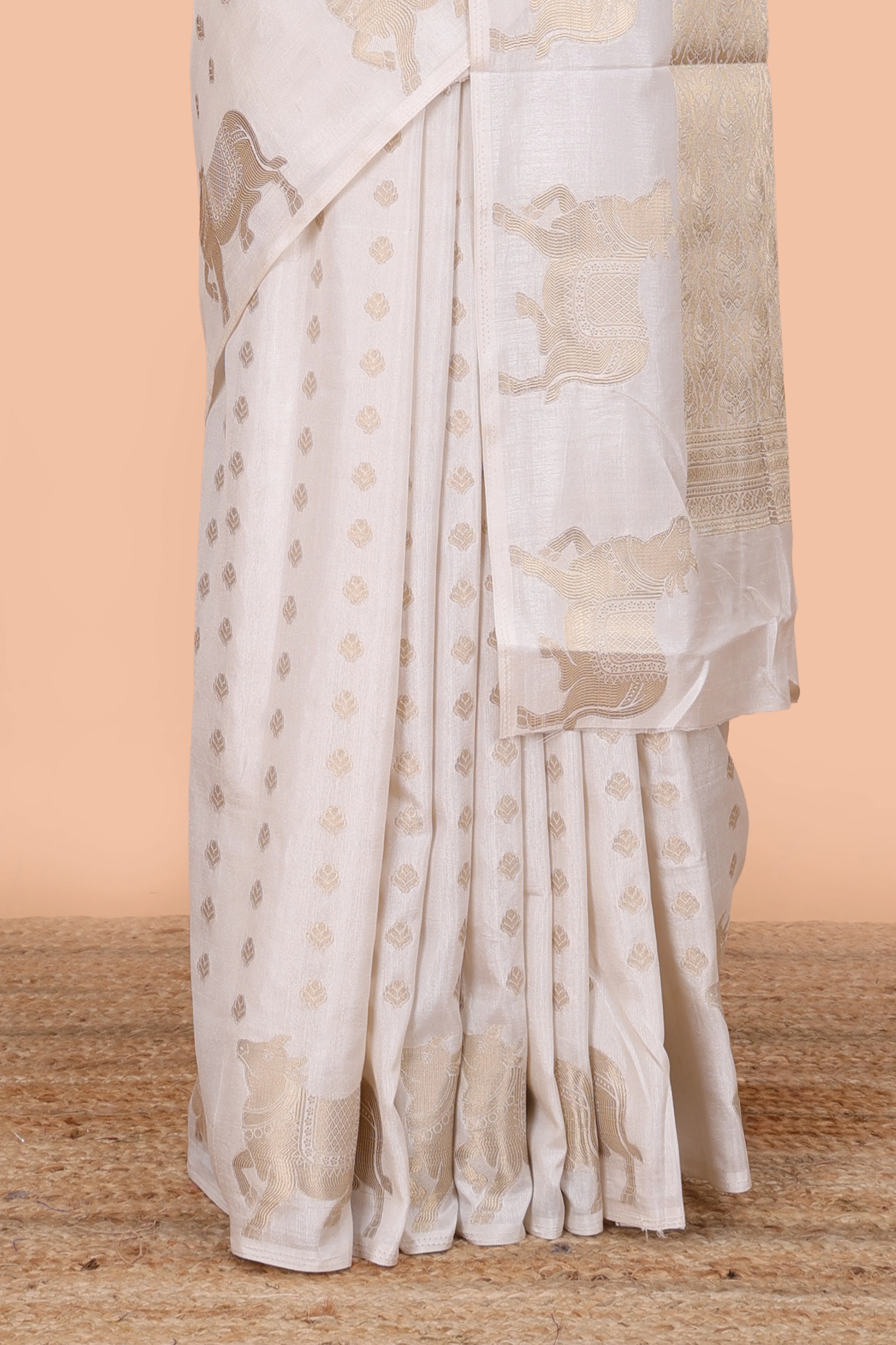 White viscose dola silk saree with zari butta weave, pichwai motif border and contrast blouse - Image 4